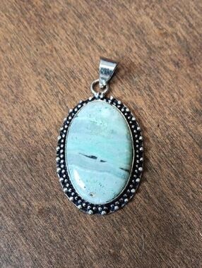 Oval Light Green Stone Pendant Necklace in Silver-Tone